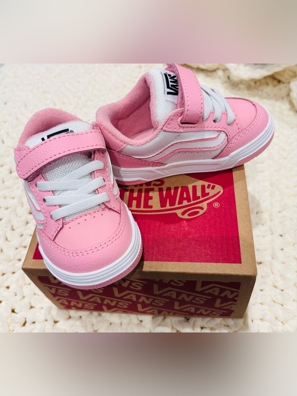 Vans Hylane V Kids Pink & White Low-Top Sneakers.